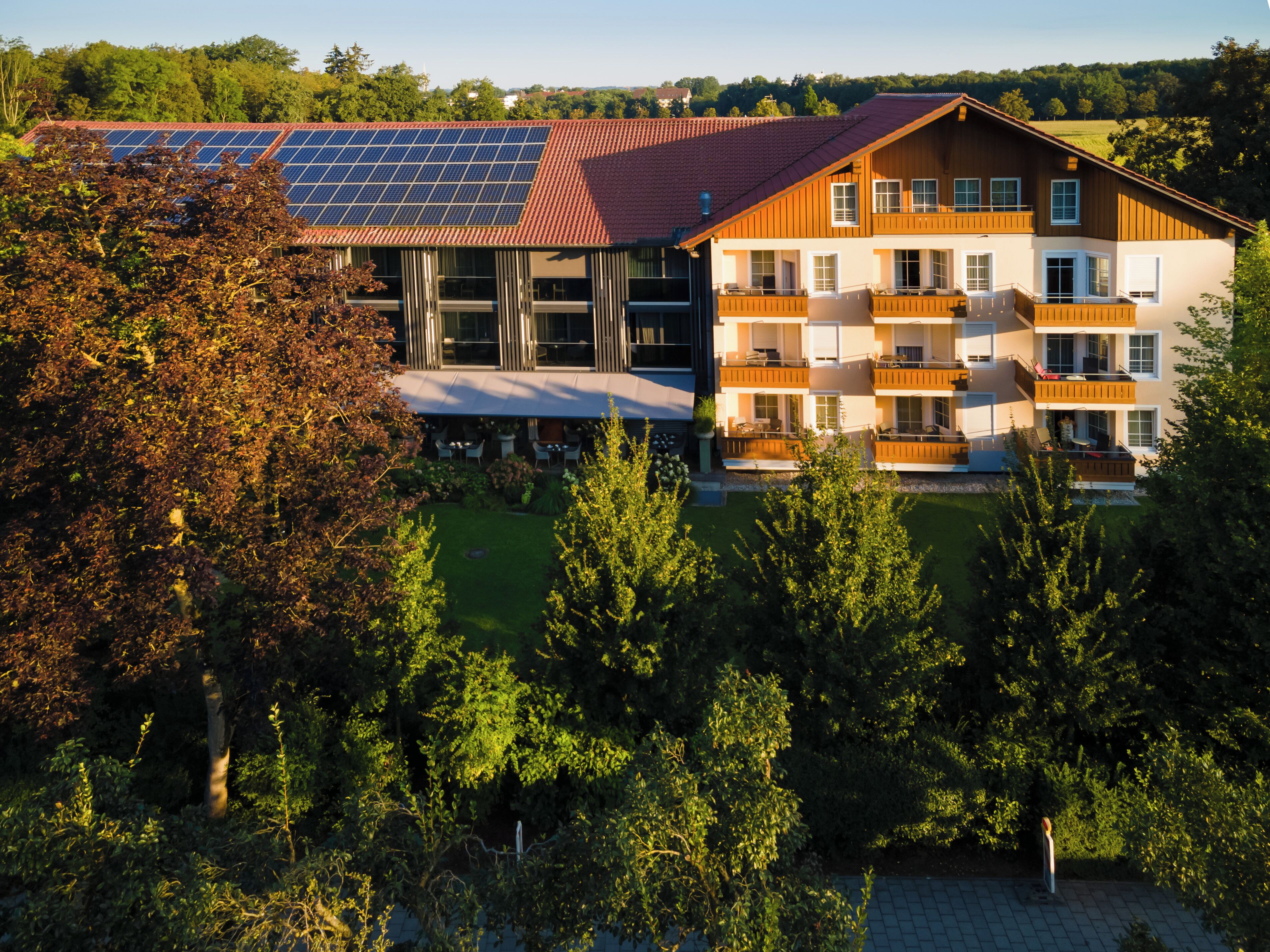 เครื่องนอนระดับพรีเมียม, มินิบาร์, ตู้นิรภัยในห้องพัก, ผ้าม่านกันแสง