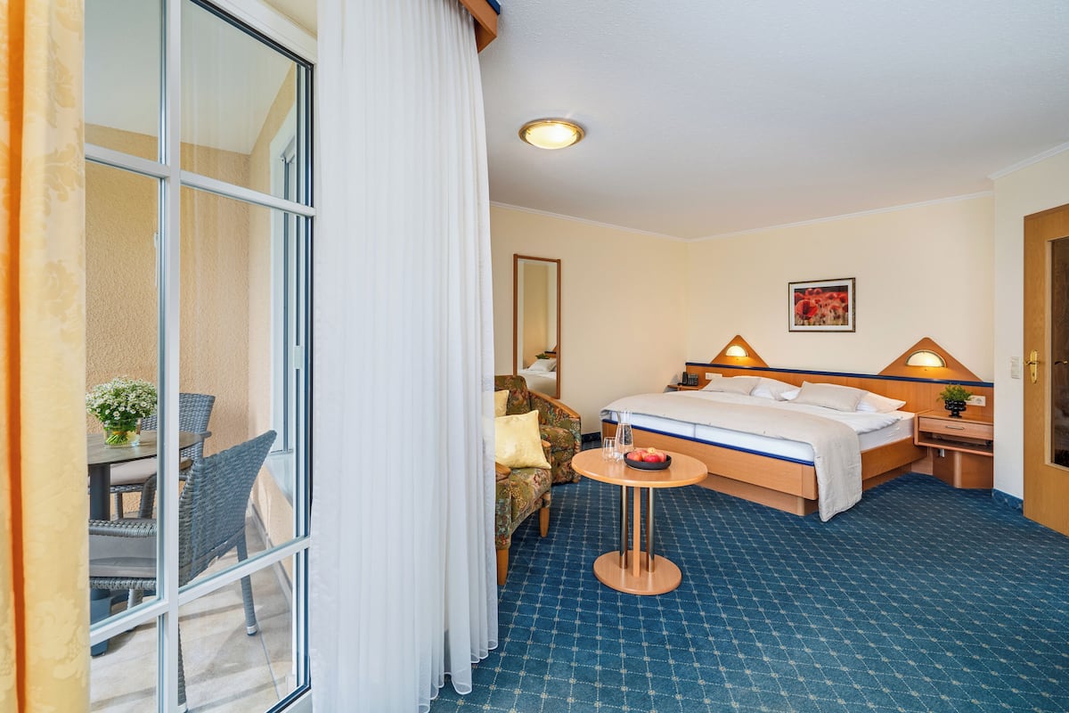 Premium bedding, minibar, in-room safe, blackout drapes