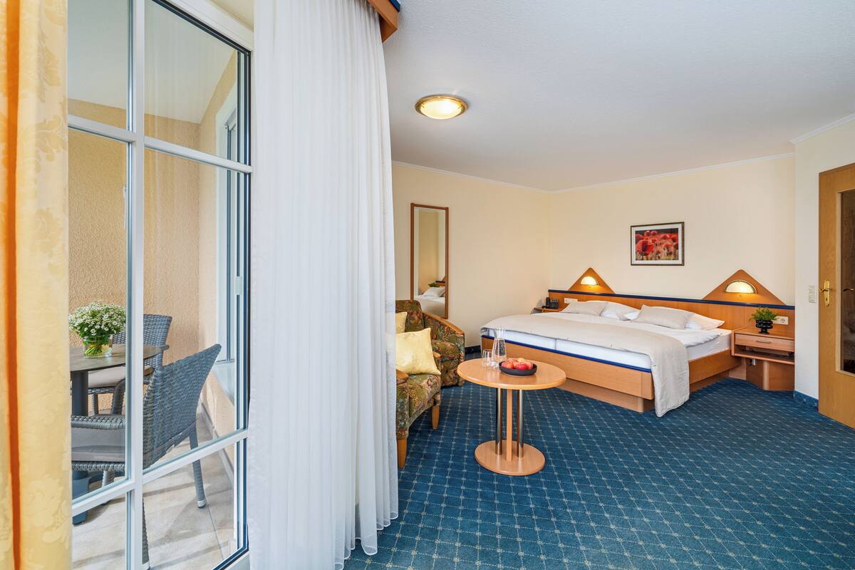 Premium bedding, minibar, in-room safe, blackout curtains