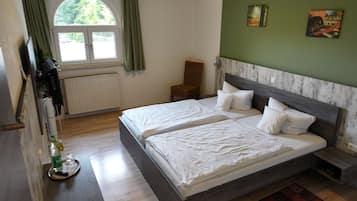 Double Room | Desk, free WiFi