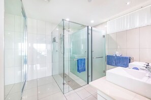 House | 3 bedrooms - Zen Sapphire Shore Balcony - Pool - Work Desk (Darwin)