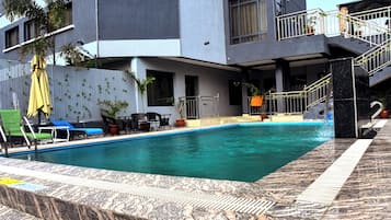 Kolam renang outdoor