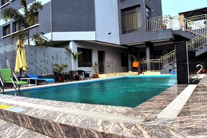 Outdoor pool - Wealth Hotel (Lagos)