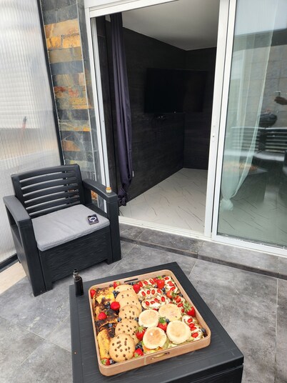 Quiet duplex with terrace 3min from Dijon + ring road. Ideal for professionals on the move