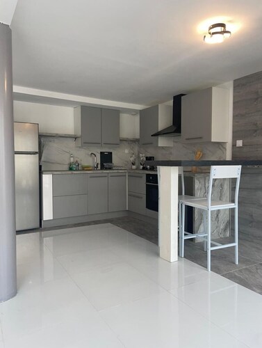 Quiet duplex with terrace 3min from Dijon + ring road. Ideal for professionals on the move