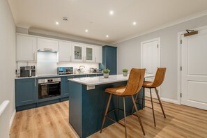 Fridge, microwave, oven, dishwasher - Skye Sands | St Mary’s Gardens (No 1) (St Andrews)