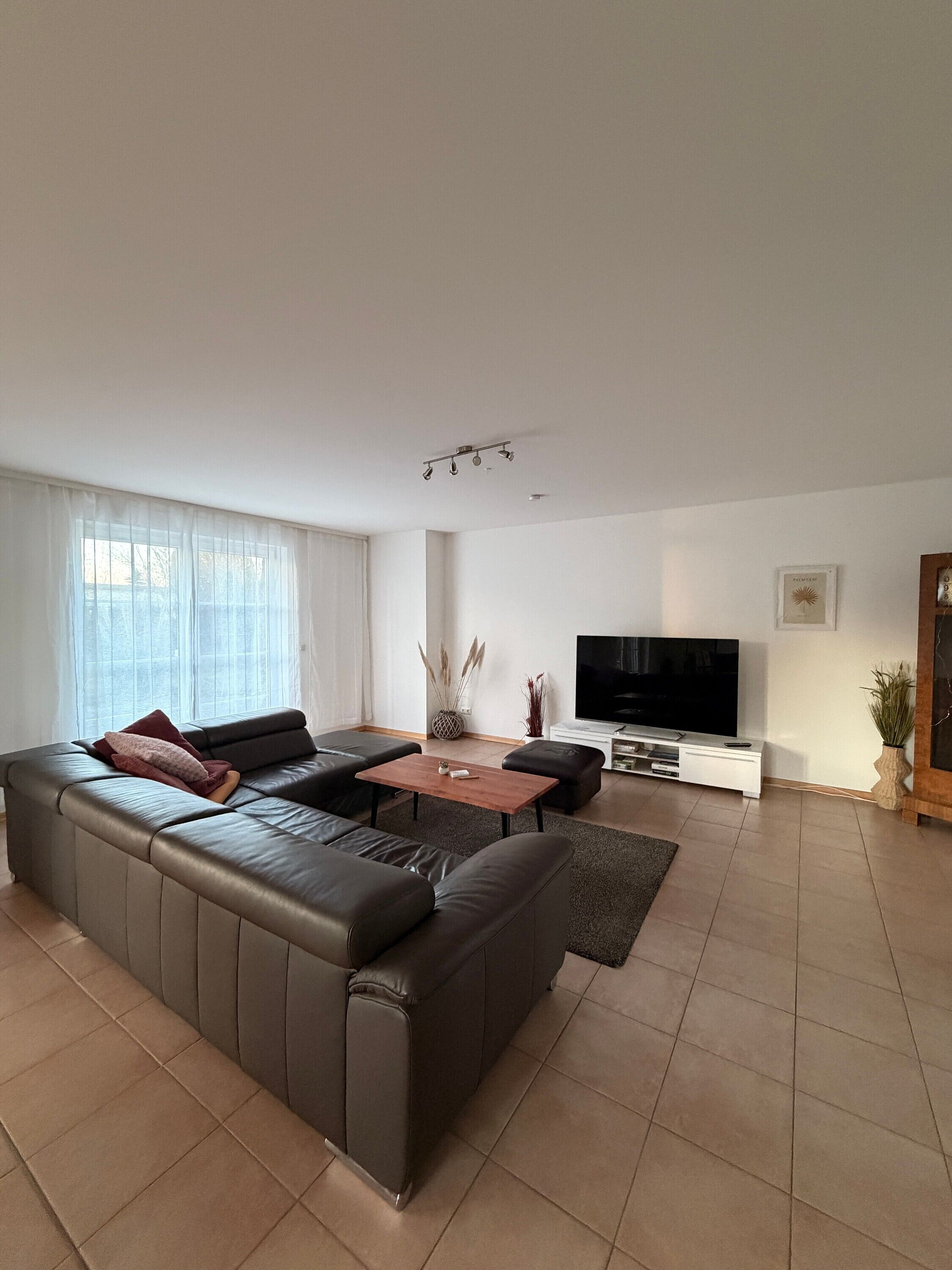 Fernseher, Kamin, Stereoanlage