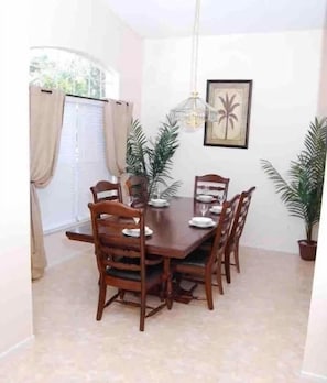 House, 4 Bedrooms | Dining
