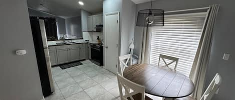 Maison, 3 chambres | Restauration