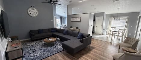 House, 3 Bedrooms | Living area