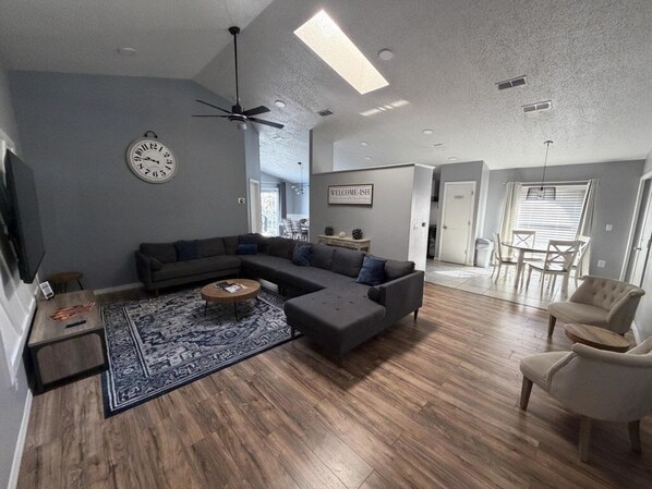 House, 3 Bedrooms | Living area