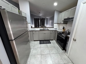 House, 3 Bedrooms | Private kitchen