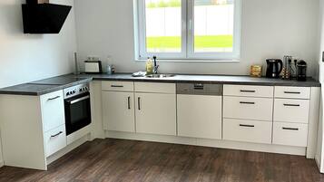 Mikrowelle, Ofen, Herdplatte, Geschirrspüler