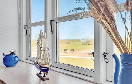 Timber-frame holiday flat near beach