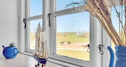 Timber-frame holiday flat near beach