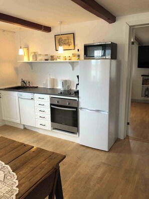 Kühlschrank, Ofen, Herdplatte, Geschirrspüler