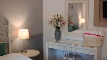 Habitación Deluxe doble | Caja fuerte, escritorio, wifi gratis