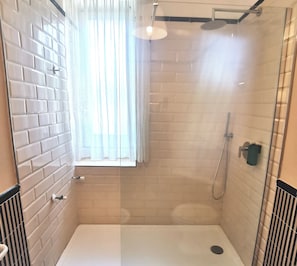 Deluxe Double Room | Bathroom | Shower, hair dryer, towels