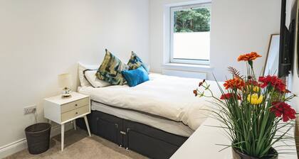 Charming 2-bed apartment with free parking in the heart of Hitchin