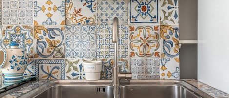 Appartement, 2 chambres, vue sur le jardin | Cuisine privée | Réfrigérateur, un four, surface de cuisson, bouilloire électrique