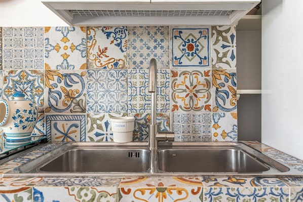 Apartment, 2 Bedrooms, Garden View | Private kitchen