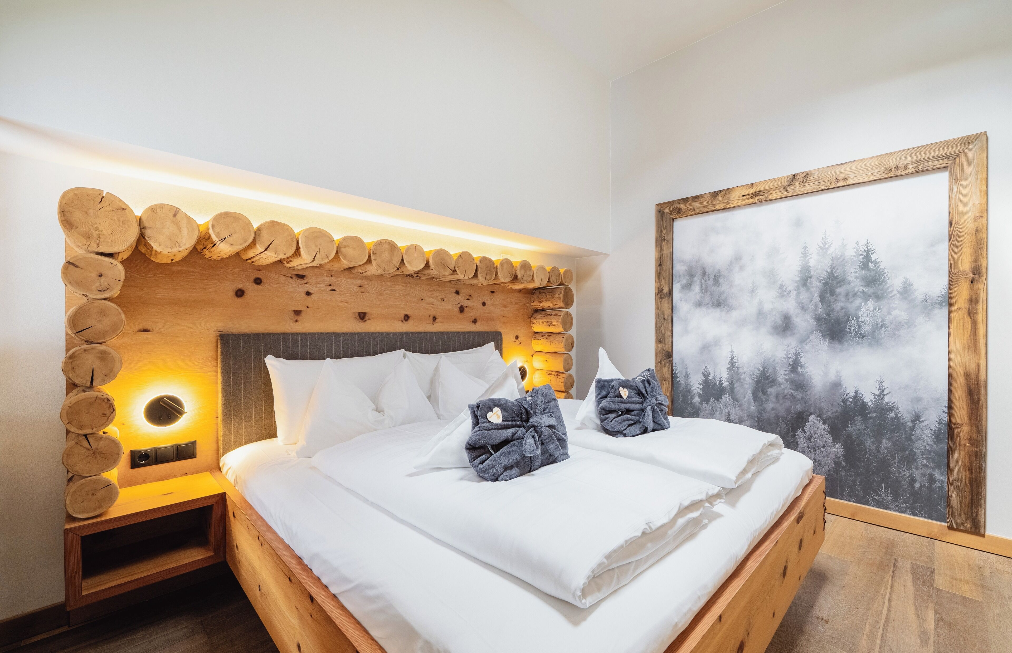 In-room safe, desk, laptop workspace, blackout curtains