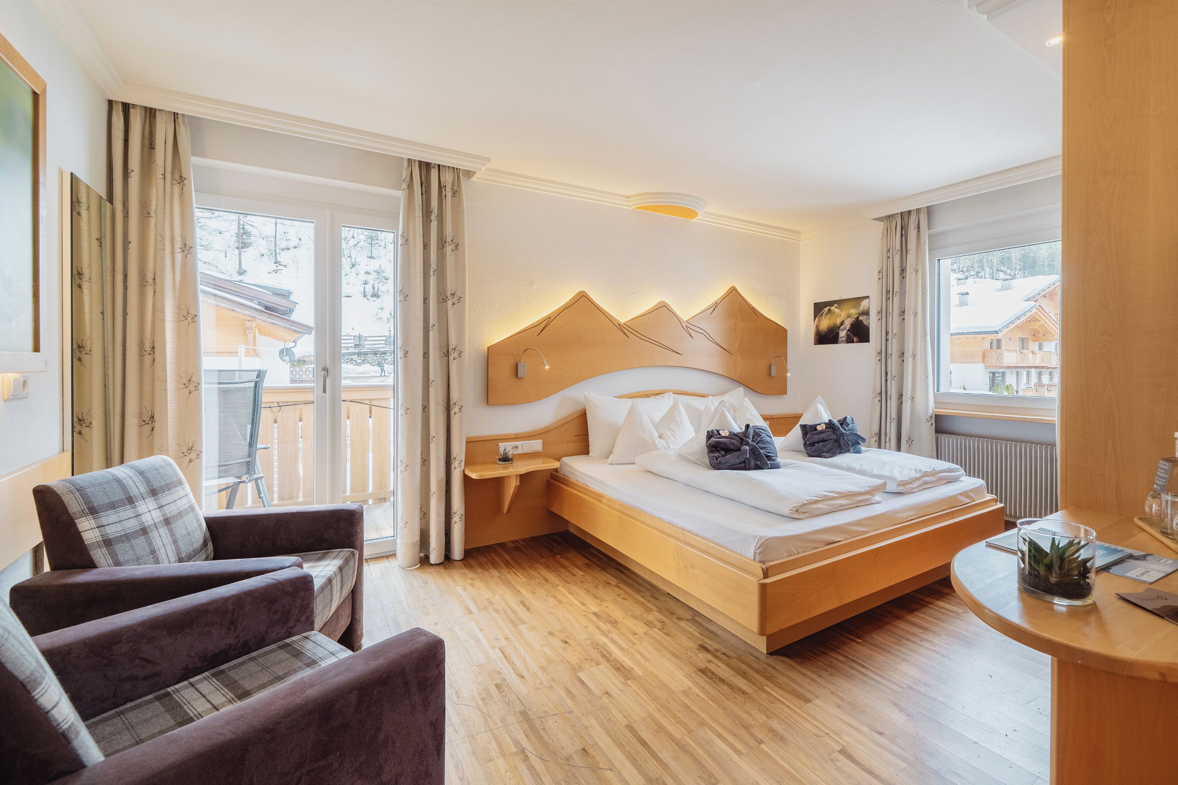 In-room safe, desk, laptop workspace, blackout curtains