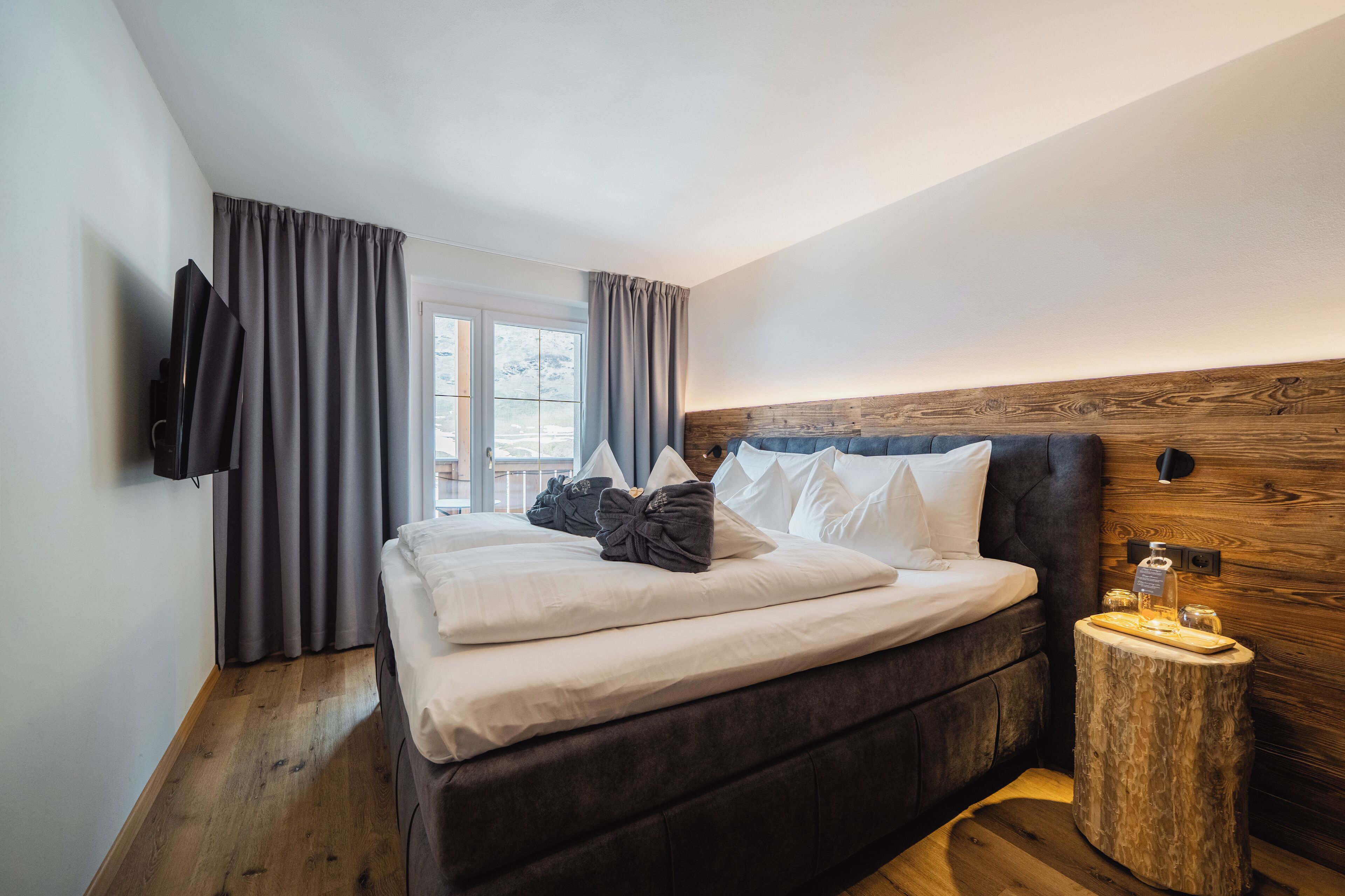 In-room safe, desk, laptop workspace, blackout curtains