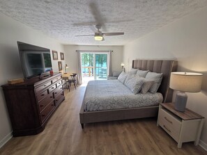 3 bedrooms, desk, iron/ironing board, free WiFi