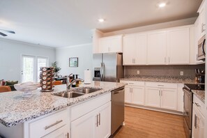 Microwave, oven, stovetop, dishwasher - SavvyRetreat KingBed-Pool-Gym-15 Mins to Downtown SAV (Pooler)