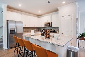 Microwave, oven, stovetop, dishwasher - SavvyRetreat KingBed-Pool-Gym-15 Mins to Downtown SAV (Pooler)