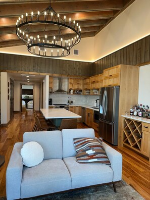 Televisión y chimenea 