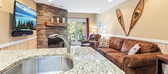 SR30 Updated Shamrock Condo Ski Access Fireplace