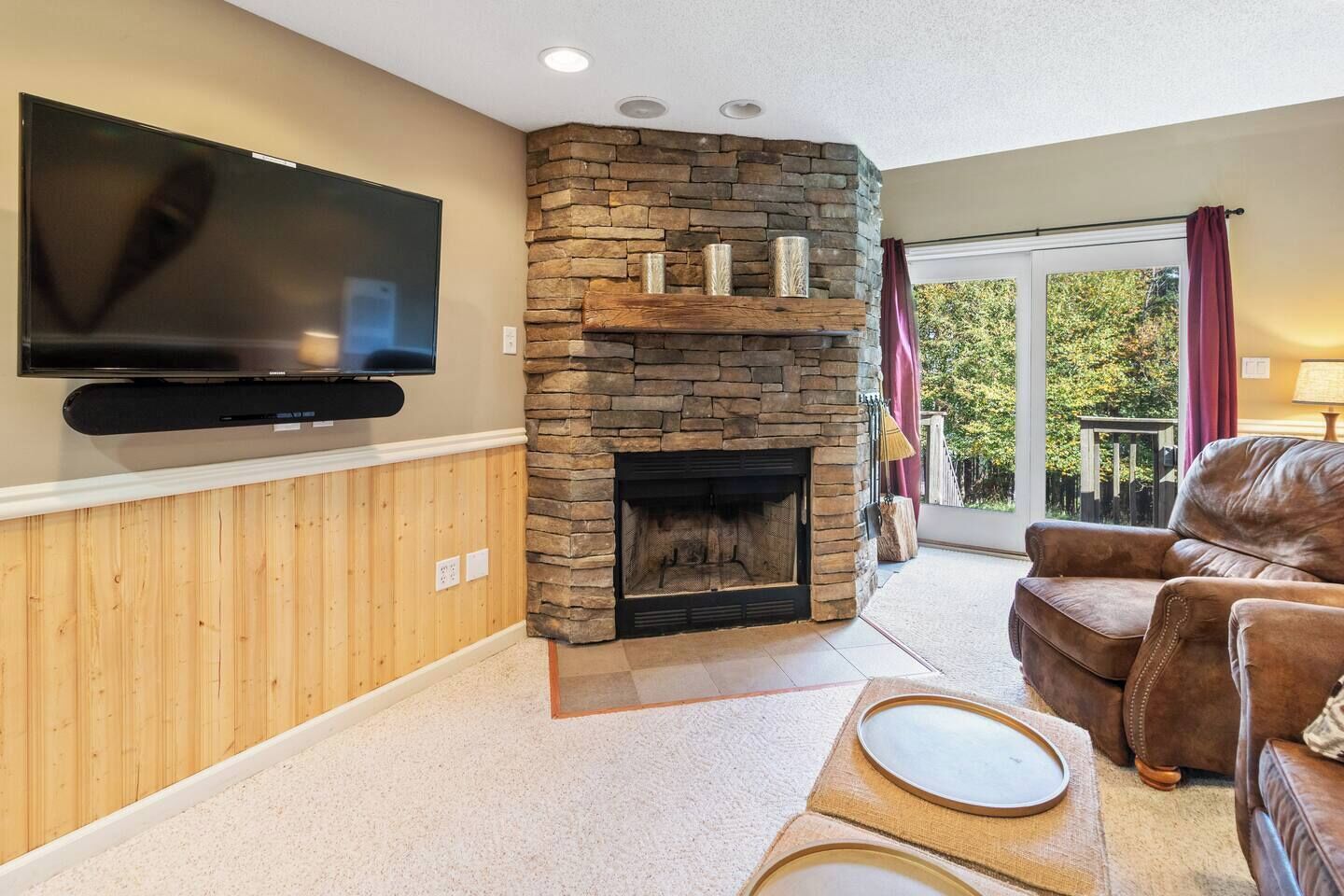 Télévision, cheminée