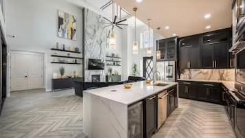 Mikrobølgeovn, ovn, kogeplade, opvaskemaskine