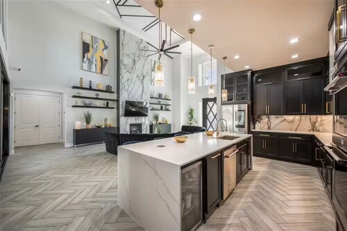 Modern Luxe Oasis with Pool