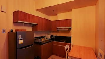 Refrigerador, microondas, placa de cocina, tetera/pava eléctrica