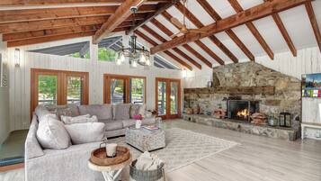 TV connectée, cheminée