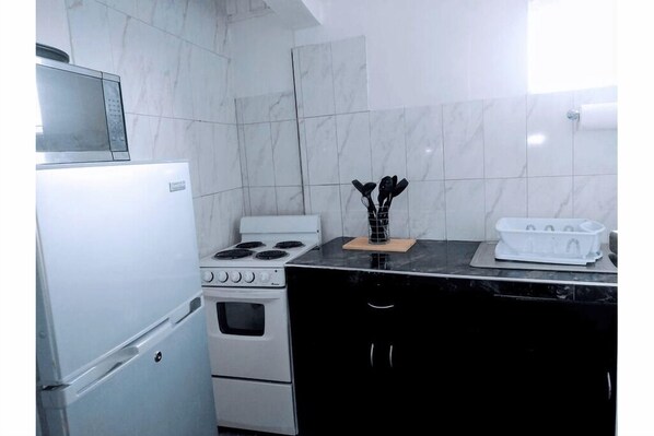 Private kitchen - Cozy 2 of 5 Apartment in the Heart of Ocho Rios (Ocho Rios)