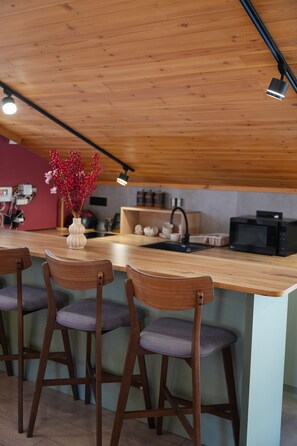 Luxury Apartment, Lanai, Garden View | Private kitchenette | Fridge, microwave, stovetop, cookware/dishes/utensils