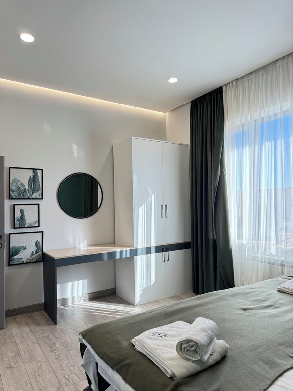 Deluxe Apartment, Lanai, Garden View | Soundproofing, iron/ironing board, free WiFi