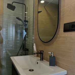 Luxury House, Lanai, Mountain View | Bathroom | Shower, bathrobes, slippers, towels - Aparan Guest House (Aparan)