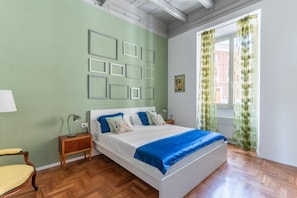 2 bedrooms, iron/ironing board - Wake up in the heart of Rome and go out to one of the most elegant and historic neighborhoods of the city. The Elegant Suite is a 75m² apartment completely renovated in Via della Mola de' Fiorentini, located on the second floor of a building with a total (Roma)