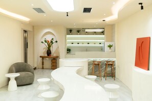 43-inch Smart TV with cable channels - J Village Hotel - Triệu Việt Vương (Hai Ba Trung)