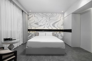 Minibar, individually decorated, individually furnished, desk