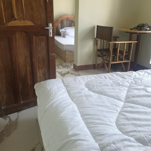 2 habitaciones, tabla de planchar con plancha, internet y ropa de cama 