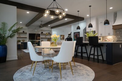 Stunning 4 bd Lux home offering comfort & style