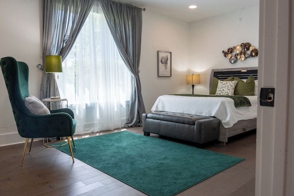 4 habitaciones, tabla de planchar con plancha, wifi y ropa de cama