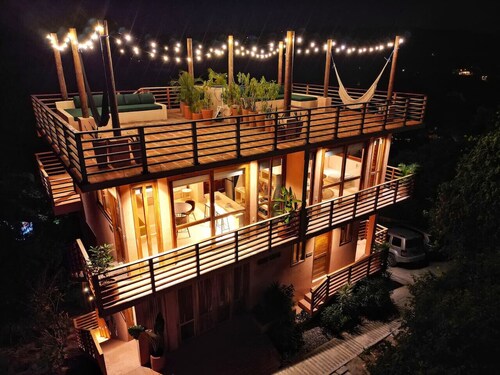 Ocean Views w/ Rooftop Lounge