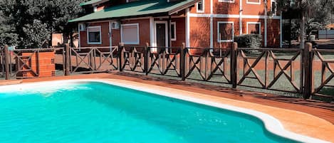 2 outdoor pools